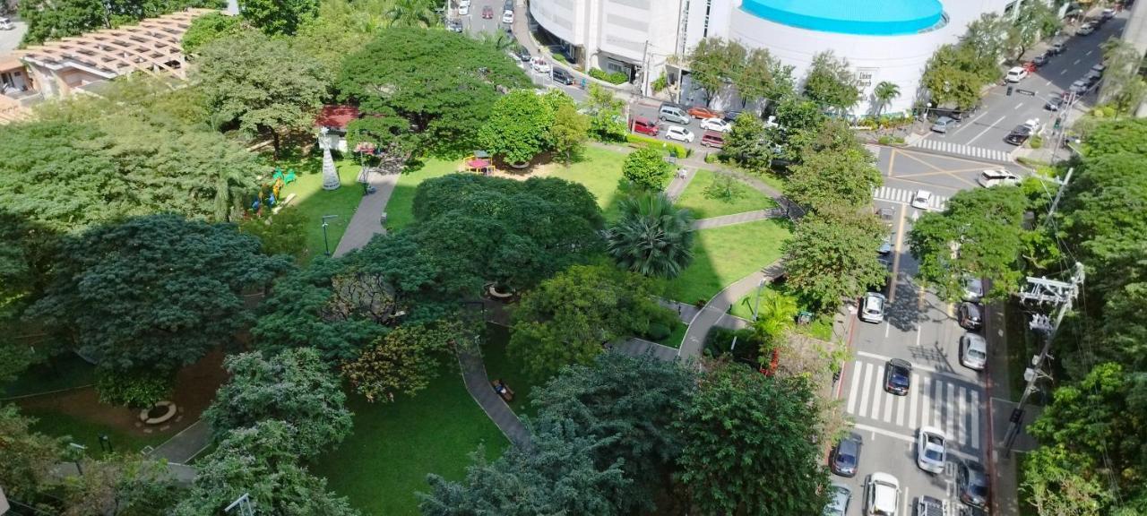Kl Executive Greenbelt Manila Bagian luar foto